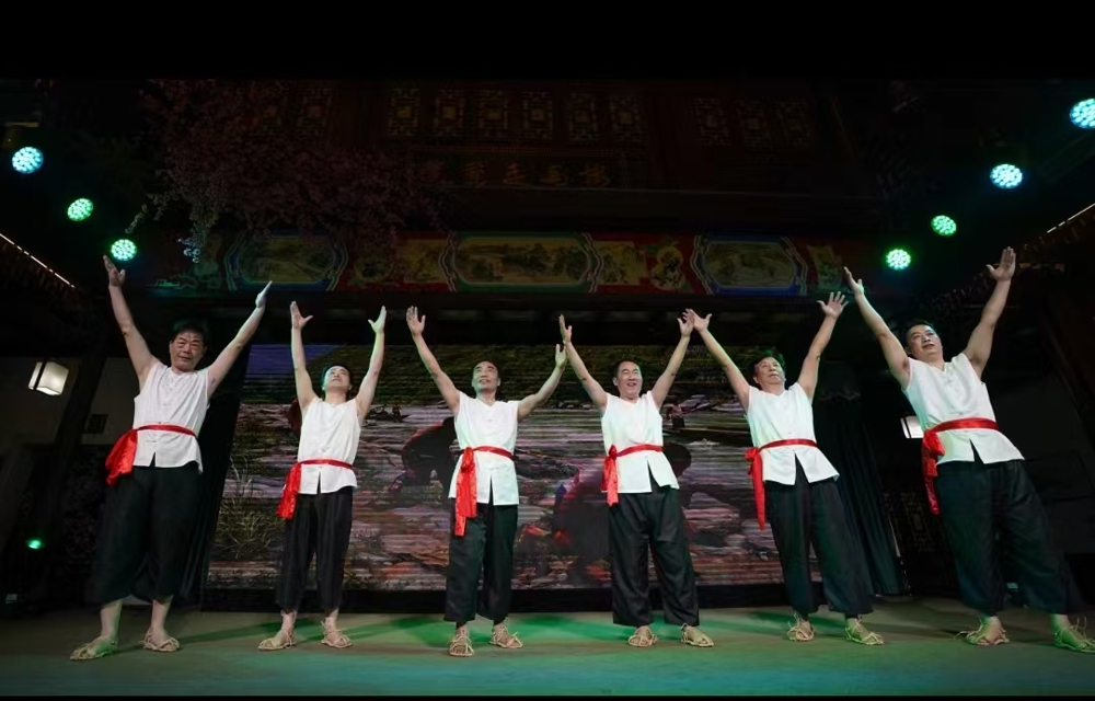 澧水船工号子在常德河街鸳鸯走马楼演出