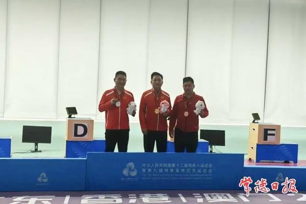 常德运动员杨超、黄兴在全国残运会上摘金夺银